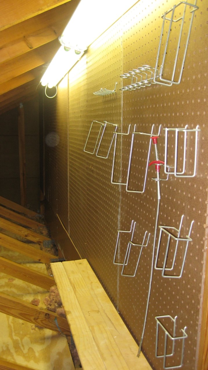 behindthescenesbacksideofshopforadditionalstorageandtoolslefthandside.jpg